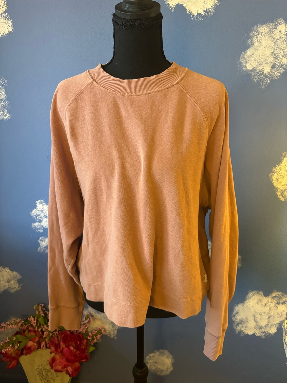 Vuori Long Sleeve Crew Sweatshirt - Mauve, Size Small, Excellent Condition